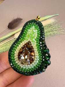 Broches con cuentas Broche de diseñador hecho a mano. Accesorios de alta calidad. Broche de diseño único. El mejor regalo para baby shower. - Product Image 2