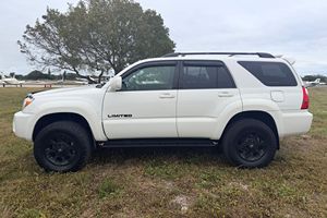 Toyota 4Runner Limited 4x4 2008 Usada en Buen Estado, 2 Propietarios, Motor V6, Tracción en las 4 Ruedas, Diferencial Central Bloqueable - Product Image 2