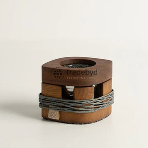 Tradebyd Quemador de incienso de madera personalizable con detalles de cuero azul para elegantes rituales de fragancia y decoración de interiores - Product Image 1