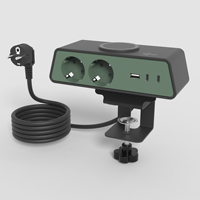 Multiprise OMNI 5-en-1 montée sur bureau avec compatibilité USB-C et Qi, chargeur sans fil pour une configuration flexible de l'espace de travail