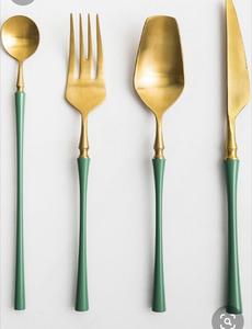 ชุดช้อนส้อมสแตนเลสสีทองประกายแวววาวที่มีระดับความมีเสน่ห์และความมั่นใจ - Product Image 6