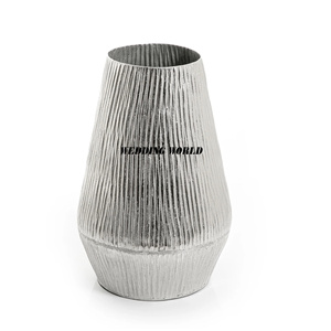 Fournisseur et grossiste de vases à fleurs Pot de fleurs fait main d'excellente qualité Nouveau vase à fleurs de créateur classique et élégant - Product Image 2