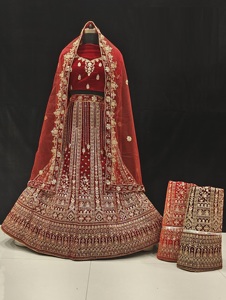 Exquisito terciopelo Lehenga Choli hilo dorado detalles con cuentas ropa India pakistaní para ocasiones festivas directamente India - Product Image 2