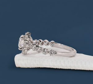 Bague de fiançailles pour femme en or blanc 14 carats plaqué rhodium, halo de diamants de laboratoire ronds, 2,05 CTW, VVS2, F, certifiée IGI, vente en gros - Product Image 2