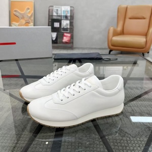 Chaussures de sport décontractées blanches de haute qualité pour femmes, en cuir véritable, et chaussures de sport tendance à lacets souples et robustes pour hommes - Product Image 1