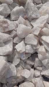 Quartz naturel en morceaux de haute pureté 99 % SiO2, minerai de quartz de silice de qualité réfractaire, fin -250 pour usage industriel - Product Image 2