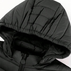 Veste matelassée pour femme en tissu uni imperméable à logo personnalisé en gros de l'usine, best-seller 2026, avec capuche amovible - Product Image 4