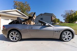 Maserati GranTurismo Cabriolet d'occasion 2010, conduite à gauche/droite - Product Image 2