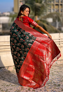 Botella Verde Banarasi Contraste Jaal Seda Suave Saree Con Rich Zari Tejido Perfecto Para Bodas Festivales Y Tradicional - Product Image 2