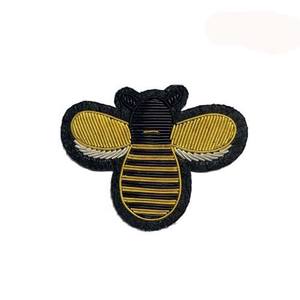 Broche de pedregal con cuentas y logotipo personalizado, insignias de seda India bordadas a mano, alfileres decorativos, alfiler de seguridad de alambre de lingote tradicional - Product Image 3