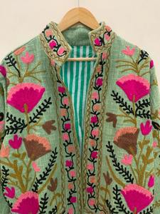 Suzani broderie veste florale velours Vintage Suzani avec poche hiver veste courte Bomber veste florale pour femmes - Product Image 2