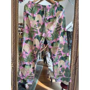 Pyjama en lin tissé rose Palace Garden avec élasthanne, respirant, imprimé uni personnalisé, manches longues, taille élastique avec cordon de serrage, ODM pour la famille - Product Image 4