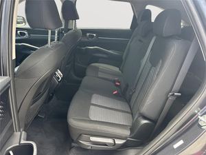 รถ SUV โซเรนโต้ LX FWD ปี 2022 สีเทา สภาพดีเยี่ยม เกียร์ 8 สปีด ขับเคลื่อนล้อหน้า เครื่องยนต์ 2.5 ลิตร 14 แรงม้า 291 แรงม้า ระยะทางวิ่งทางไกล 26 กม./น. ประหยัดน้ำมัน 29 กม./น. - Product Image 3