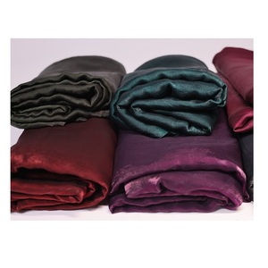 Vente flash Tissu en satin de nylon Tora pour saris ou chemisiers et tenues de mariage ou accessoires de mode Disponible à la vente - Product Image 1