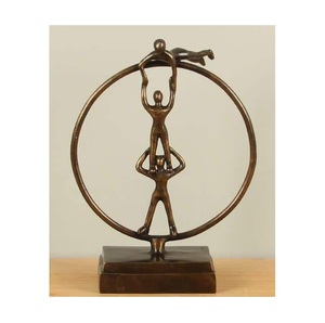 Escultura de aluminio fundido hecha a mano que refleja el flujo orgánico, la profundidad cultural y la elegancia artística moderna duradera. - Product Image 1