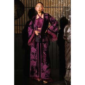 Robe élégante en velours d'hiver avec broderie à la main, manches longues, style Empress - Product Image 1