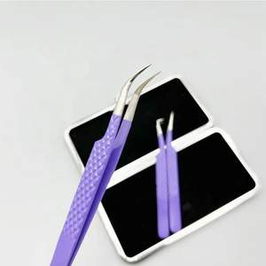 Pointe en fibre J incurvée à 90 degrés Logo privé droit Poignée en diamant Solide Acier inoxydable Violet Qualité supérieure Volume Pince à cils - Product Image 3