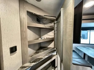 PROVEEDOR DE REMOLQUES DE CAMPING USADOS KOD IAK 242 RBSL 2022 para hombre, fabricados en Holanda, en venta - Product Image 2