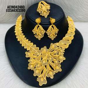 Ensemble collier plaqué or de créateur neuf - Product Image 1