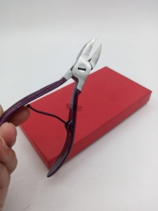 Coupe-cuticules de haute qualité en acier inoxydable avec revêtement en poudre de vin, personnalisable avec votre propre logo et couleurs, instruments de beauté GETUP - Product Image 3