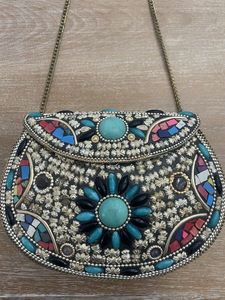 Bolso de mano de mosaico de metal Bolsos de mano étnicos Diseño de piedra de joya Bolso de mano de fiesta de trabajo con tachuelas de metal A precio barato. - Product Image 6