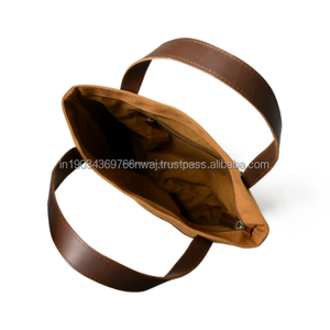 Sac fourre-tout en toile de cognac avec poche en cuir et bandoulière confortable caractéristique portable - Product Image 3