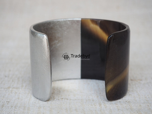 กำไลข้อมือเขาสัตว์ธรรมชาติคุณภาพพรีเมียม งานฝีมือทำมือ เครื่องประดับแฟชั่นสำหรับทุกเพศ จำหน่ายจำนวนมากโดย Tradebyd - Product Image 2