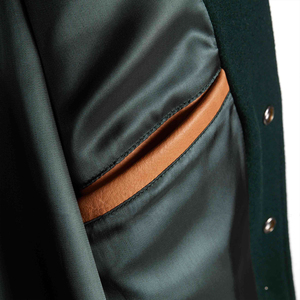 Chaqueta Bomber Clásica de Invierno para Hombre, Estilo Urbano, con Parches Vintage Personalizados, Cuello en V y Cuello Alto - Product Image 6