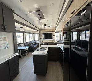 Nouveau 2026 F-o-r-e-s-t R-i-v-e-r C-a-m-p-s-i-t-e E-l-i-t-e 36AK prêt à la vente - Product Image 1