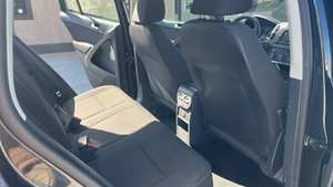 Volkswagen Tiguan S 2017, traction avant, automatique, intérieur cuir foncé, moteur turbo R16, essence/électrique, occasion, avec hayon - Product Image 4