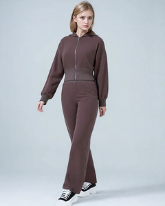 Ensemble de survêtement à capuche pour femme en deux pièces, personnalisé, de luxe, avec strass, décontracté, écologique, respirant - Product Image 3