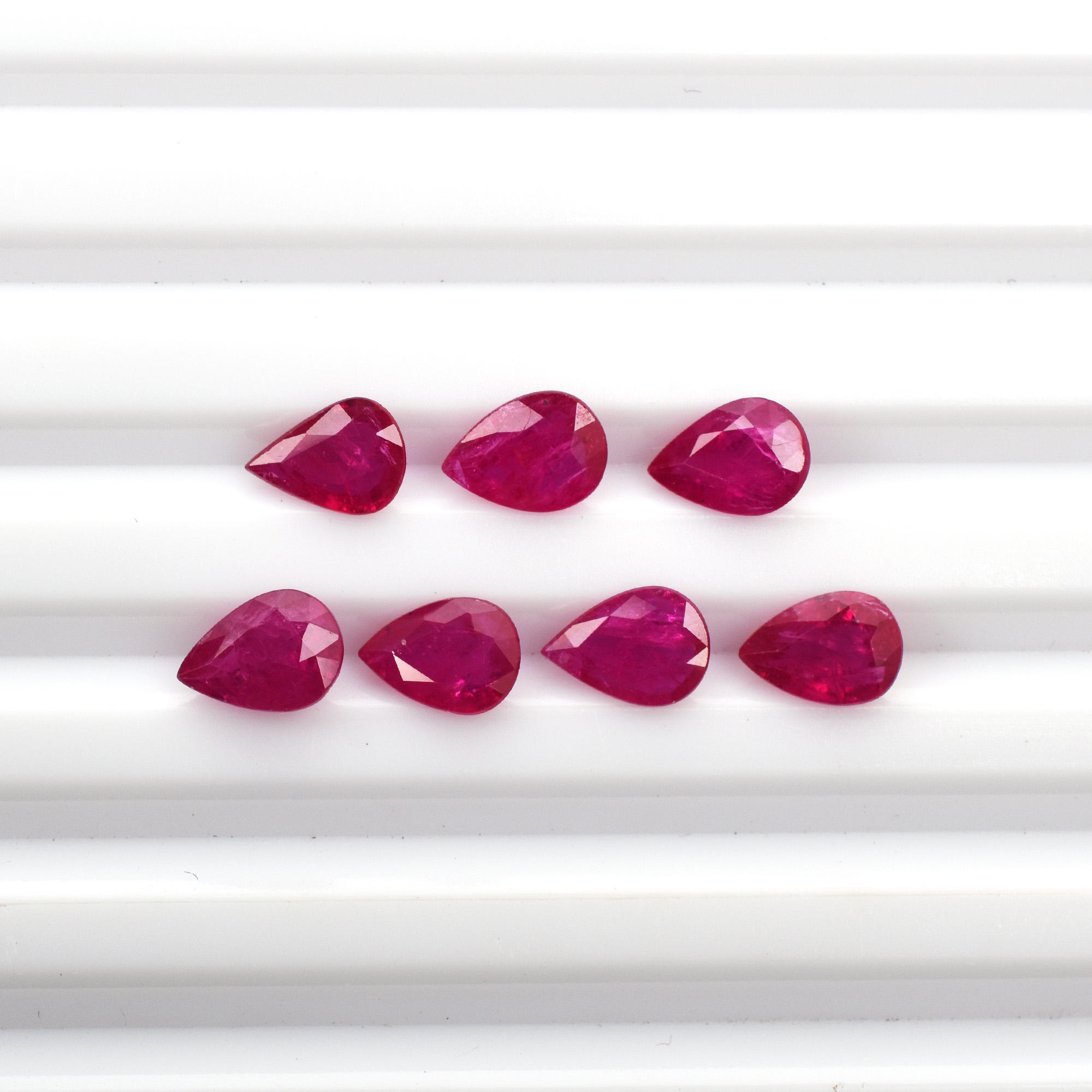 สีชมพูแดง