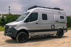 USADO 2023 Sprinter 2500 Winnebago Revel 4x4 Camper Conversión, 3,0 litros Turbodiesel V6, Part-Time 4WD - Product Image 2