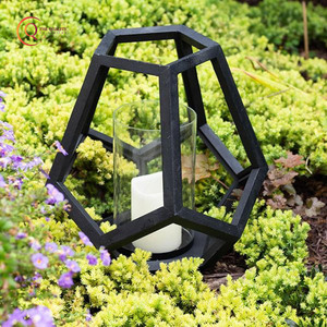 แนะนำโคมไฟรูปบ้านทันสมัยมีสไตล์ที่ออกแบบมาพร้อมกรอบโลหะที่เพรียวบางและสภาพแวดล้อมฐานไม้แบบเรียบง่าย - Product Image 3