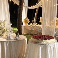Nouvelle conception de scène de mariage romantique en plein air, solution personnalisée pour l'aménagement de mariage, rideaux de plafond, fleurs artificielles