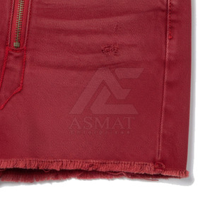 Shorts de Mezclilla Rojos para Hombre, Corte Slim Contemporáneo, Diseño Elegante para Conjuntos de Verano a la Moda 2026 - Product Image 2