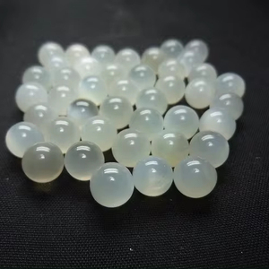 Hermosa moda de la mejor calidad Costo de fábrica 100% Piedra lunar blanca natural Forma de bola Cabujón redondo Fabricación de joyas Gemas y piedras - Product Image 1