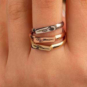 Bague empilable florale minimaliste en argent sterling, bijoux délicats, bande élégante pour femmes, port quotidien, cadeau de mariage, symbole d'amour - Product Image 1