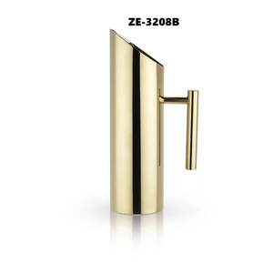 Jug en laiton à motif floral élégant, jug en aluminium design pour usage décoratif, conçu par Zahid Export pour les maisons et les événements arabes - Product Image 2