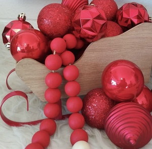 Festive Flair Unique Décoration de Noël Fournitures Boule et guirlandes en forme de coeur pour la maison et le jardin pour les fêtes - Product Image 1