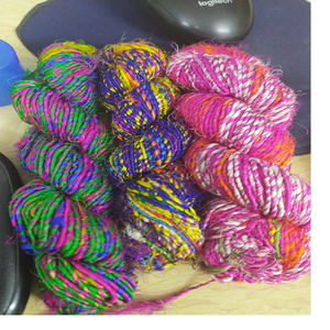 Hechos a medida en hilos de seda Sari de varios colores hechos de fibras de seda Sari en varios colores, ideales para reventa - Product Image 2