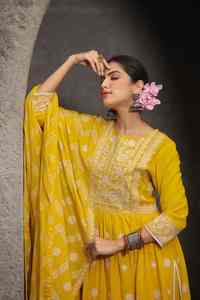 Diseñador de boda y fiesta desgaste rayón bordado pesado trabajo Kurti pantalón par con Dupatta precio más bajo fabricante de la India - Product Image 2