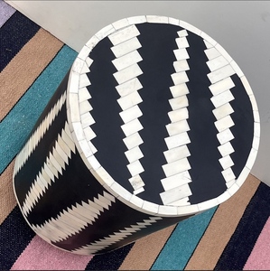 Taburete con incrustaciones de hueso a rayas blancas y negras hecho a mano de exportaciones flagrantes, moderno único para decoración del hogar, uso en almacén, cabecera de calidad - Product Image 4