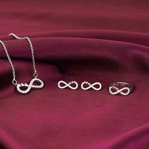 Ensemble de trois bagues en argent fin avec cœur infini - Product Image 1