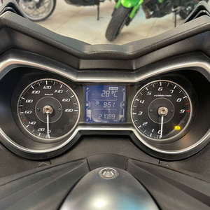 Motocicletas Yamaha X-Max 400 Iron Max Premium Touring - Product Image 2