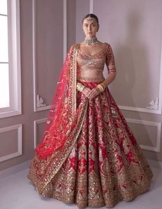 อินเทรนด์-นักออกแบบ-Maroon-ชุดเจ้าสาว, lehenga & dupatta กับประดับลูกปัดแก้วคริสตัล, dabka ทำงานสำหรับงานแต่งงาน = 2024 - Product Image 1