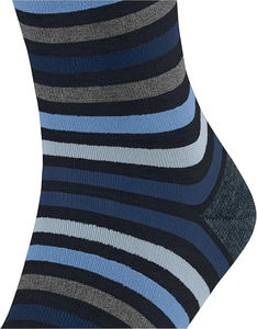 Chaussettes décontractées pour femmes fabriquées au Pakistan, de haute qualité, en polyester, séchage rapide, antibactériennes, blanches et noires, logo personnalisé, meilleur choix - Product Image 4