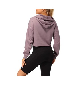 Sudadera con capucha recortada de cuello alto para gimnasio y salón de punto con dobladillo acanalado y logotipo frontal para la temporada de invierno - Product Image 5