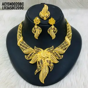 Collier court plaqué or ensemble nouveau design Acheter des colliers plaqué or en ligne aux meilleurs prix en Inde
