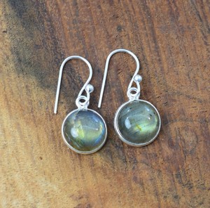 Étincelant Naturel Doré Flashy Labradorite 10mm Cabochon Rond Solide 925 Argent Sterling Lunette Réglage Dangle Drop Boucle D'oreille - Product Image 4